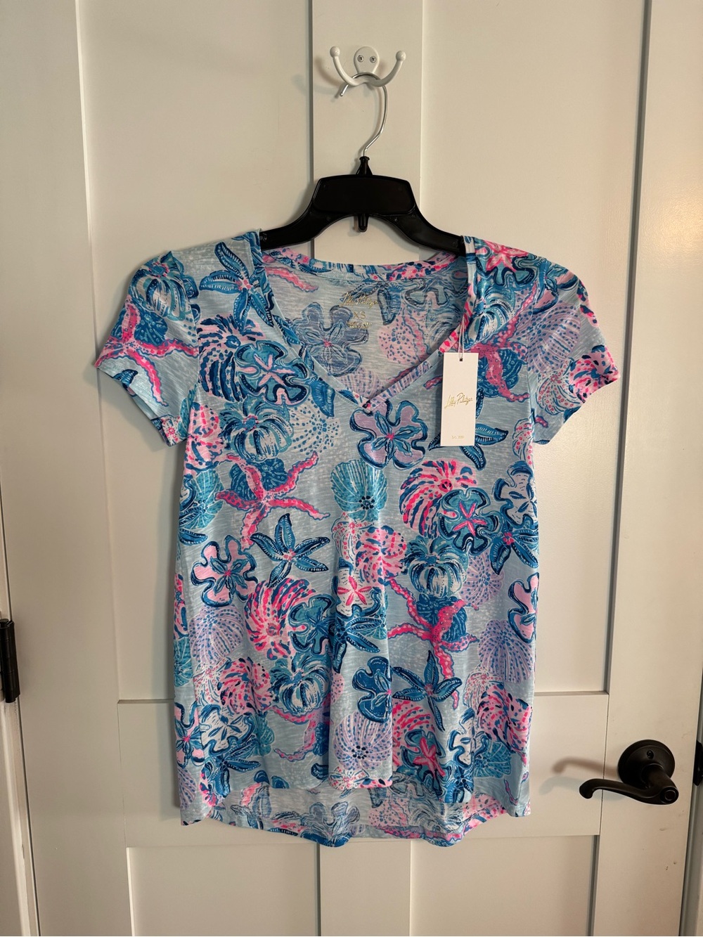Lilly Pulitzer Light Blue Etta V-Neck Short Sleeve Tee size XS Bahamas beachcomb